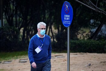 El microbiólogo australiano Dominic Dwyer,