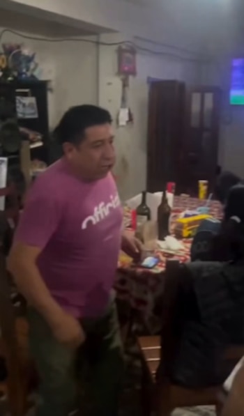 A reação inesperada durante a reunião familiar fez com que o ator fosse alvo de memes e comentários na internet.
