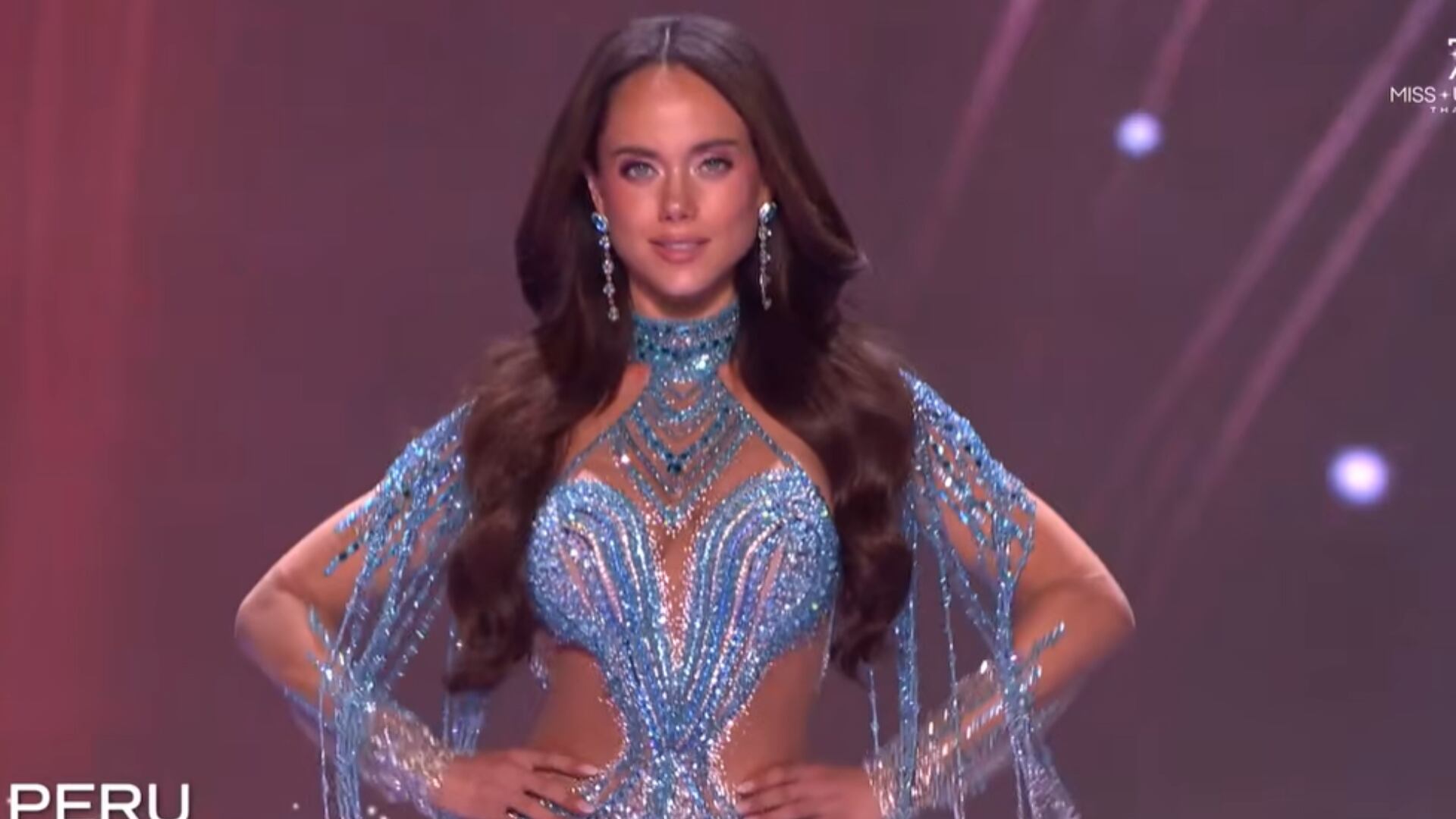 Karla Bacigalupo deslumbró con su traje de noche.