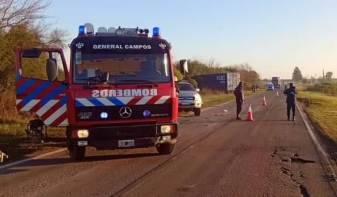El choque involucró a un camión de la empresa Veloce Logística y a un Volkswagen Gol Power. (Policía Entre Ríos)