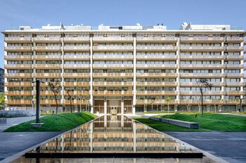 El edificio está en el