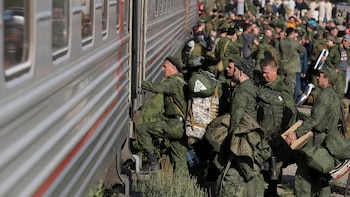 Reclutas rusos toman un tren
