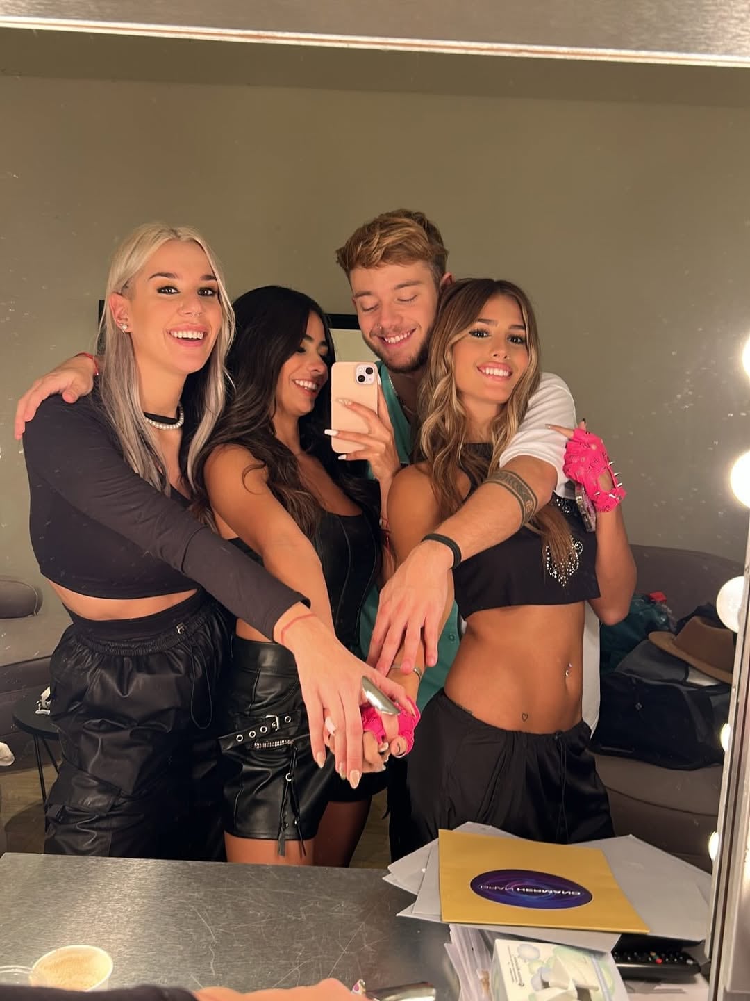 Dani junto a Lucila Villar, Nacho Castañera y Juli Poggio, amigos que hizo dentro de la casa de Gran Hermano