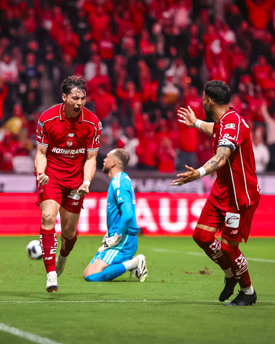 Federico Viñas y Alexis Vega asumieron la titularidad en la ofensiva de Toluca durante la ausencia de Paulinho. (Toluca FC/FB)
