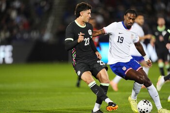 El zaguero australiano Alessandro Circati es uno de los capitanes del equipo. (AP Foto/David Zalubowski)