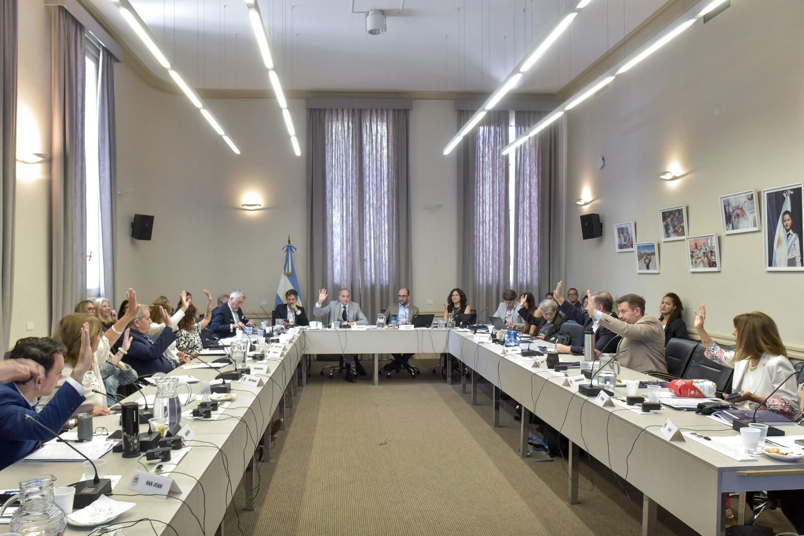 Antes de la última asamblea del Consejo Federal de Educación, los ministros se reunieron para discutir un proyecto de financiamiento educativo impulsado por Mendoza, además del proyecto de