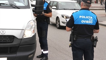 La Justicia absuelve al policía de paisano que disparó tres veces contra un coche en Oviedo: los ocupantes del vehículo sufrieron estrés postraumático