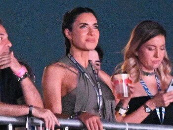 27/08/2026 Pilar Rubio saca su lado más rockero y se va de concierto sin Sergio Ramos en medio de los rumores de crisis.
En medio de las informaciones que en los últimos días han puesto el foco en las diferencias entre Pilar Rubio y Sergio Ramos, la presentadora continúa disfrutando del verano a su manera y demostrando que, aunque comparta una vida junto al exfutbolista y sus cuatro hijos, también tiene sus propios planes y aficiones. Esta semana, la periodista Sandra Aladro aseguraba que el matrimonio lleva "vidas muy diferentes y gustos muy diferentes", unas palabras que llegan precisamente cuando acaban de celebrar sus 14 años de relación.
EUROPA ESPAÑA SOCIEDAD