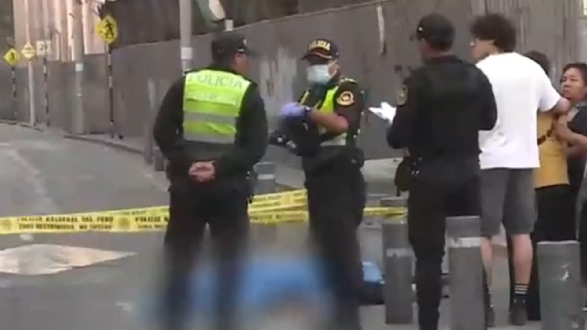 Discusión previa con su expareja dentro del local nocturno. Captura de video