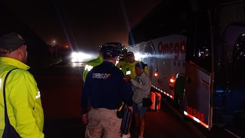 La detención de la mujer venezolana vinculada al Tren de Aragua ocurrió en un control migratorio sobre la vía Bucaramanga–Cúcuta, tras una alerta de Interpol - crédito @Cportilla40/ X