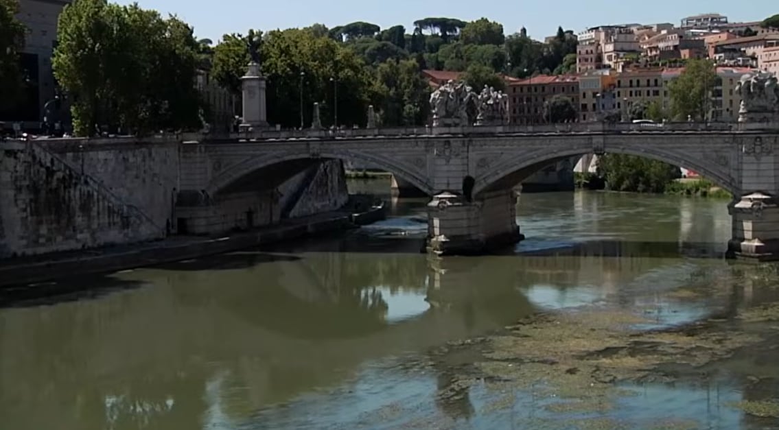 La sequía en Roma saca a la luz un puente romano perdido bajo el Tíber