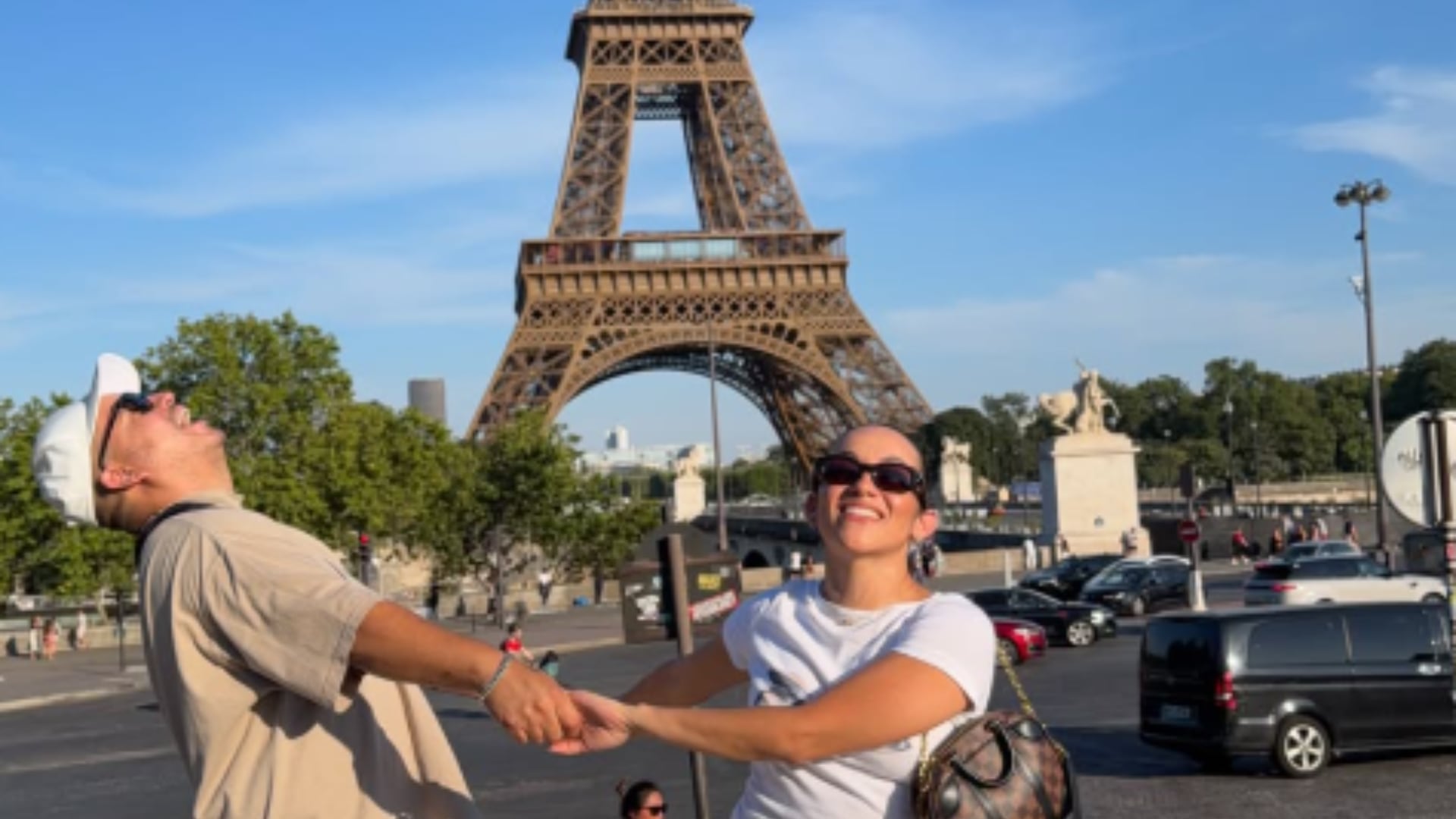 Melissa Robles y Pablo Preciado, integrantes de Matisse, se muestran como pareja por primera vez en una fotografía tomada frente a la Torre Eiffel, en París. (IG: pabloprepre )