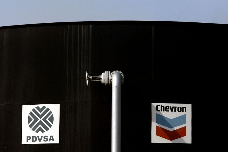 Un tanque de petróleo en el campo Boscán, en las afueras de la ciudad de Maracaibo, en Venezuela (REUTERS/Jorge Silva/Archivo)