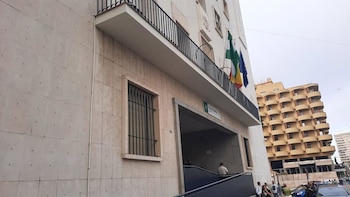 Condenada por golpear a dos guardias civiles y conducir temerariamente tras discutir con su pareja