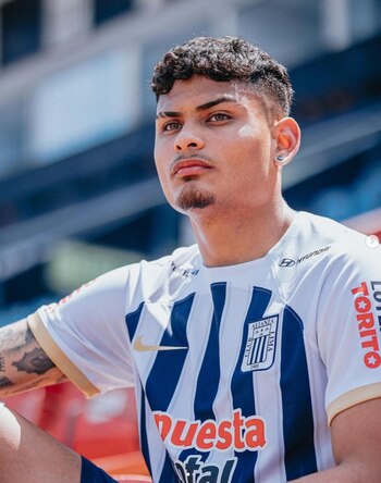 Jeriel De Santis ya posa