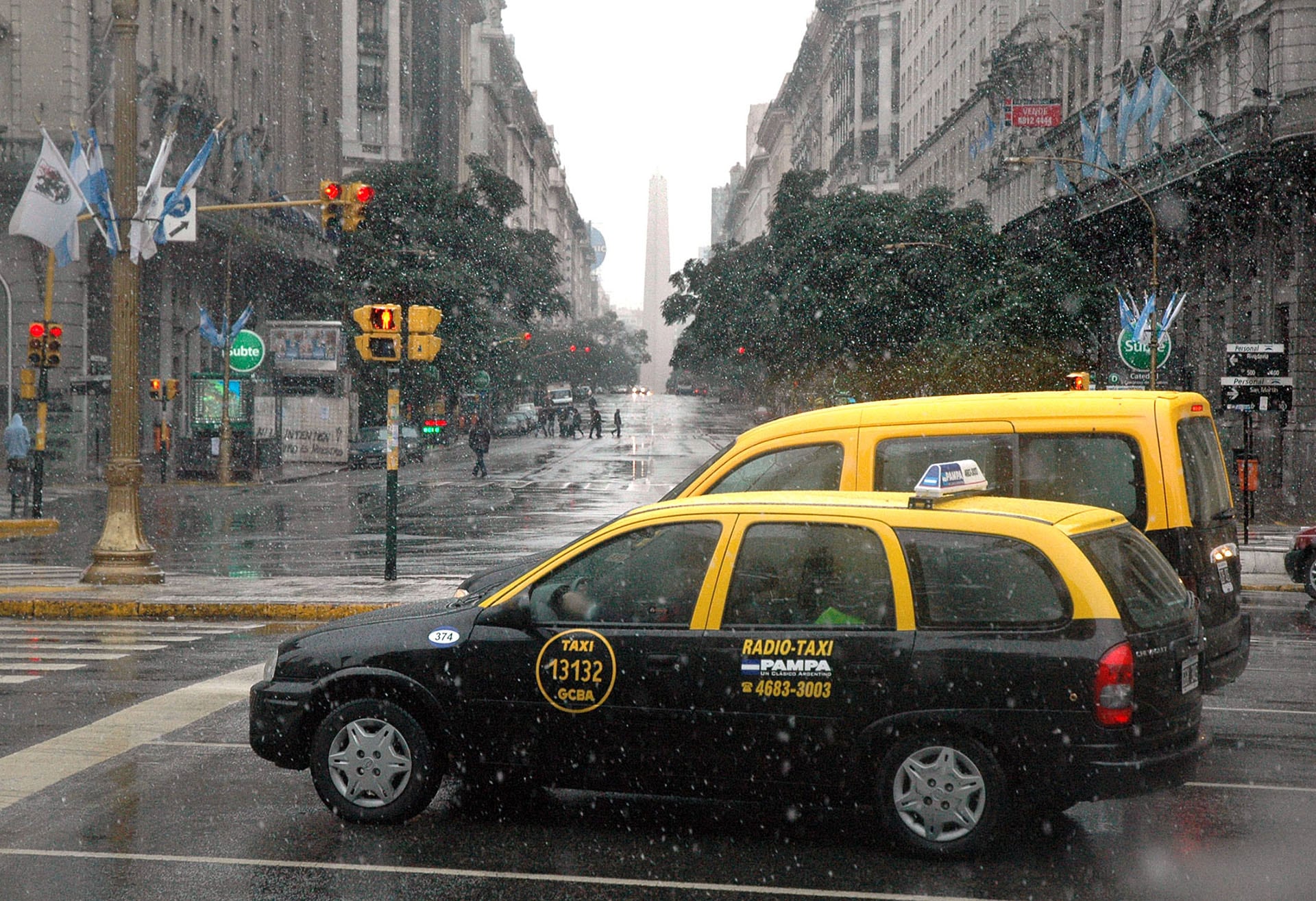 La nieve en Buenos Aires sigue siendo un fenómeno excepcional con antecedentes en 1918 y 2007 (NA)