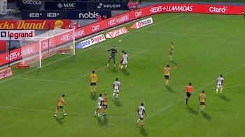 “La jugada más insólita del campeonato”: el llamativo despeje de cabeza de Leandro Brey en la victoria de Boca frente a Talleres