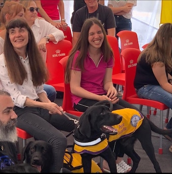 Agustina Di Masi junto a su perra Lady