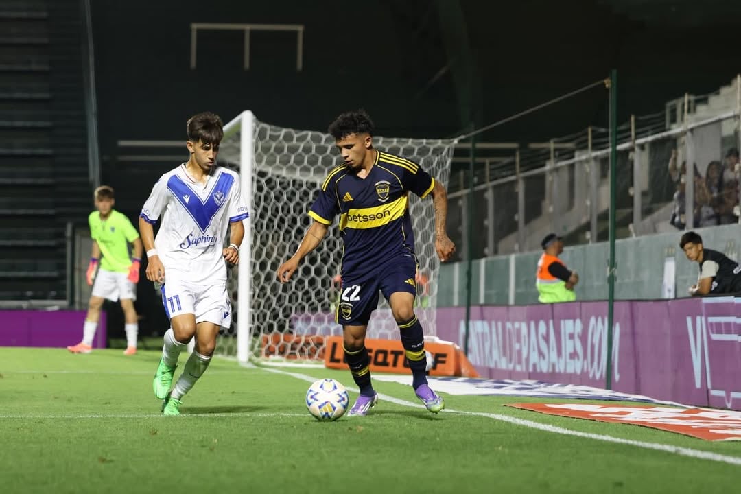 Leonel Flores durante la final del Trofeo de Campeones de Reserva ante Vélez (Instagram @leo_flores.07)
