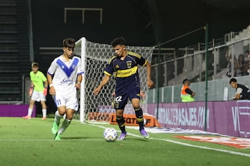 Leonel Flores durante la final del Trofeo de Campeones de Reserva ante Vélez (Instagram @leo_flores.07)
