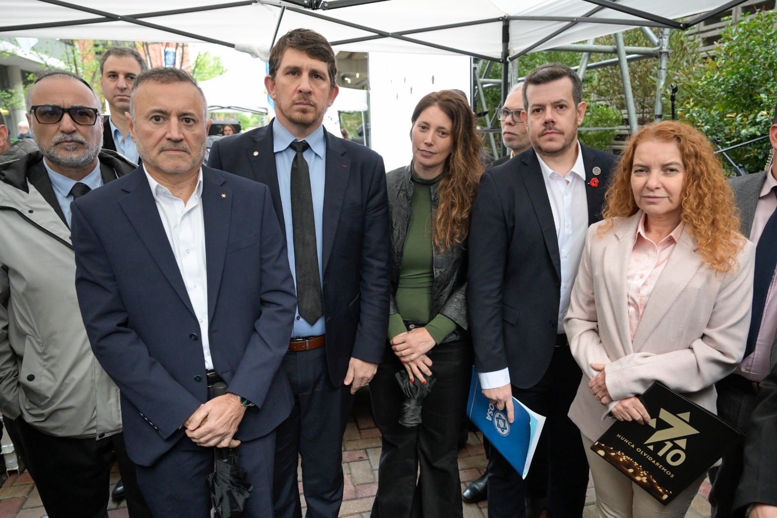 Los presidentes de AMISA, Osvaldo Armoza, y DAIA, Mauro Berenstein; la diputada Sabrina Ajmechet; el titular de OSA, Federico Nemetsky, y la embajadora de Israel, Ahuva Spieler