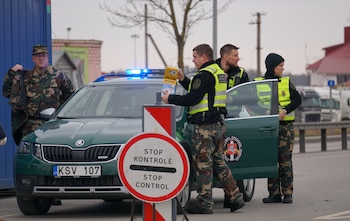 22/10/2020 Un control en la frontera entre Lituania y Letonia para controlar el avance del coronavirus en el país.
POLITICA
EDIJS PALENS / ZUMA PRESS / CONTACTOPHOTO