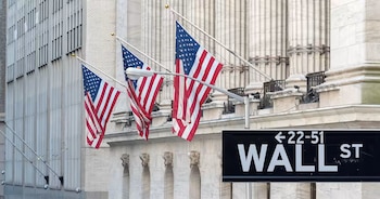 En Wall Street, los principales índices muestran resultados dispares en una jornada marcada por la volatilidad.