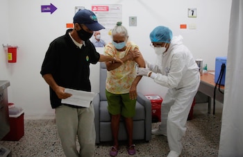 Imagen de archivo. Adultos mayores