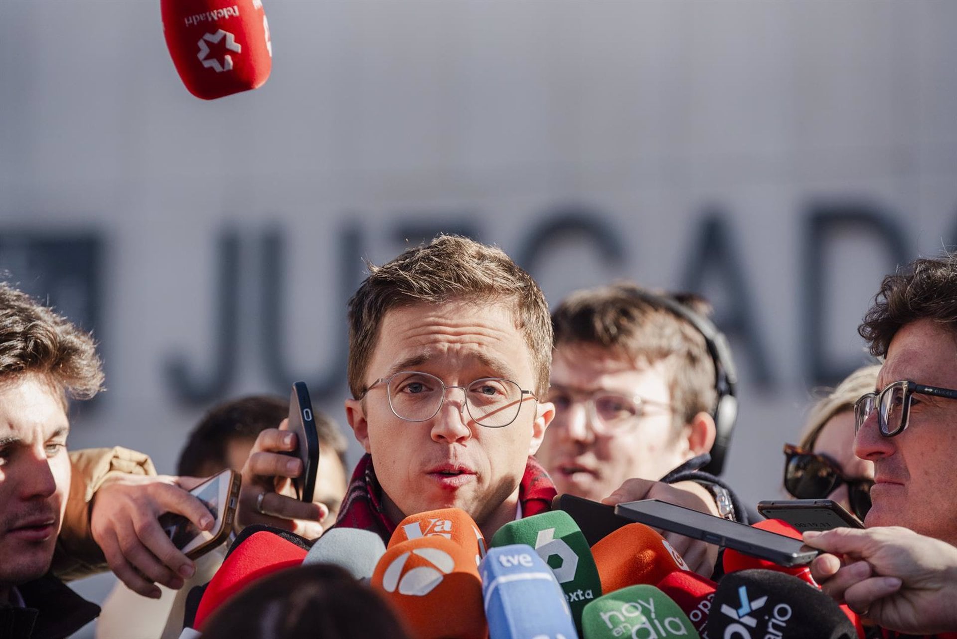 16/01/2025 El ex portavoz de Sumar en el Congreso Iñigo Errejón ofrece declaraciones a los medios tras declarar en los juzgados de Plaza de Castilla, a 16 de enero de 2025, en Madrid (España). El juez que investiga al exportavoz parlamentario de Sumar Íñigo Errejón por un presunto delito de agresión sexual le toma declaración como investigado, y a la actriz Elisa Mouliaá como denunciante. Los hechos denunciados por Mouliaá fueron en septiembre de 2021.POLITICA Mateo Lanzuela - Europa Press