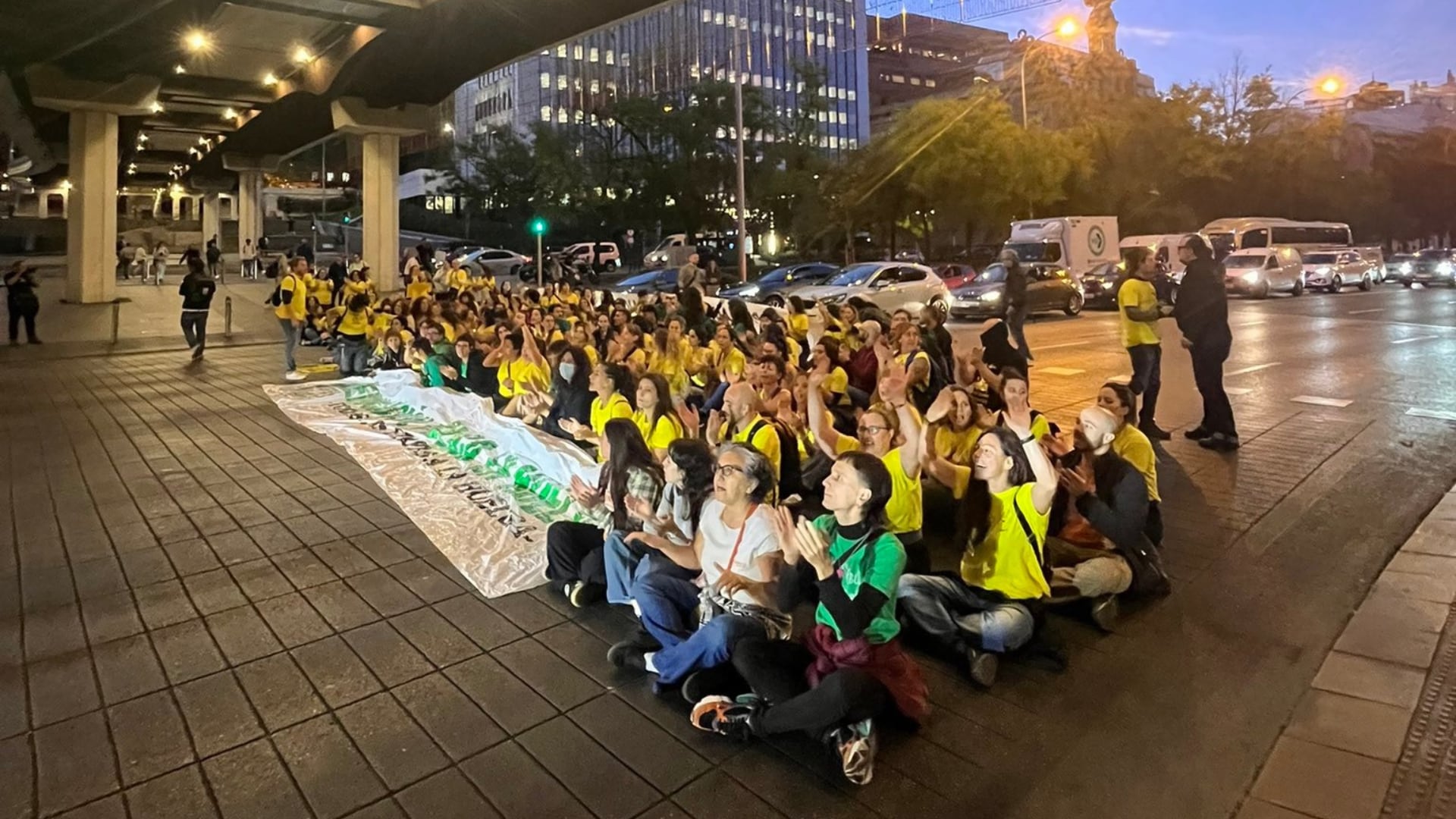 Profesores de la Comunidad de Madrid cortan el Paseo de la Castellana durante la huelga de la educación pública. (Sindicato de Inquilinas)