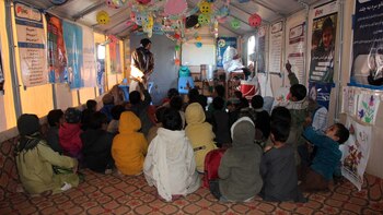 Más de dos millones de niñas no irán a la escuela este curso en Afganistán, lamenta Unicef