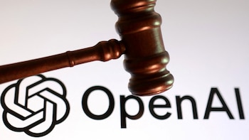 OpenAI quería el iPhone como vidriera: ahora amenaza a Apple con la Justicia por un acuerdo que no le dejó nada
