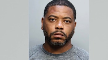 Un hombre de Atlanta fue acusado de herir a tres personas en un choque de lanchas en Miami