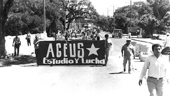 A 51 años de la masacre del 30 de julio de 1975, la institución sostiene un esquema de reconocimientos póstumos que ya suma 20 entregas y busca enlazar el duelo familiar con la defensa de su independencia académica (Foto cortesía UES)