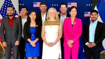 Siete salvadoreños recibieron una beca para posgrados de la Embajada de los Estados Unidos
