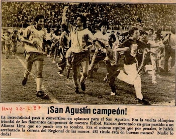 Recortes de diarios que informaron