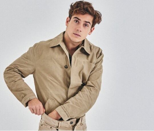 Las redes sociales confirman a Franco Colapinto como referente estético, destacando su colaboración con marcas como Scalpers Company (Instagram)