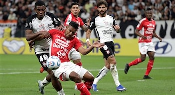 Colombianos y brasileños se vieron las caras en la fecha tres de este torneo - crédito EFE