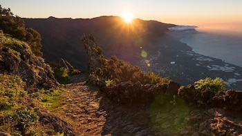 269 kilómetros cuadrados, 25.000 turistas al año y energía renovable: la fórmula de El Hierro para liderar el ranking europeo de rutas en auto
