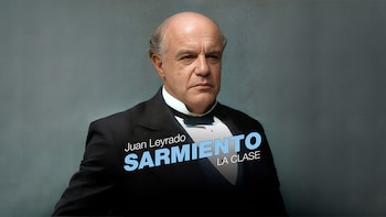 “Sarmiento, la clase”: Juan Leyrado revive al prócer y conquista a los amantes del teatro en Corrientes