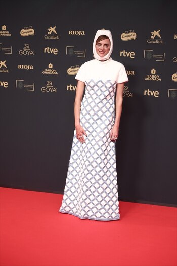 La actriz Macarena Gómez posa en la alfombra roja de la 39º edición de los Premios Goya, en el Palacio de Exposiciones y Congresos de Granada, a 8 de febrero de 2025, en Granada, Andalucía (España). (Eduardo Parra / Europa Press)