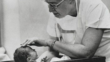 Virginia Apgar, la médica que ha salvado la vida a millones de niños recién nacidos destinados a morir
