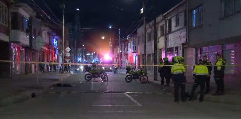 Asesinato en un billar el sur de Bogotá quedó captado en cámaras de seguridad: sicario atacó por la espalda a la víctima