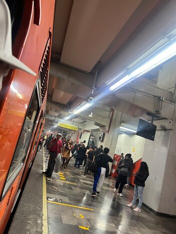 Viajeros reportan falta de servicio