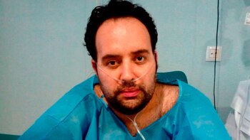 Tiene 38 años, pasó 48