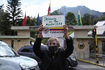 Banderas a media asta y