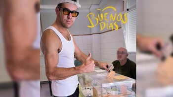 Mario Casas votando este domingo