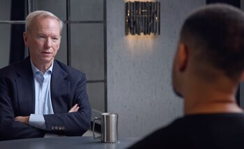 Eric Schmidt aseguró: "Solo las empresas que adopten la tecnología sobrevivirán", durante una entrevista que exploró los desafíos de la era de la IA.
