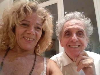 Julia Elena Díaz junto a