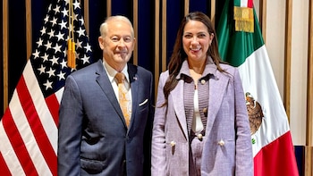 Embajador Ronald Johnson se reúne